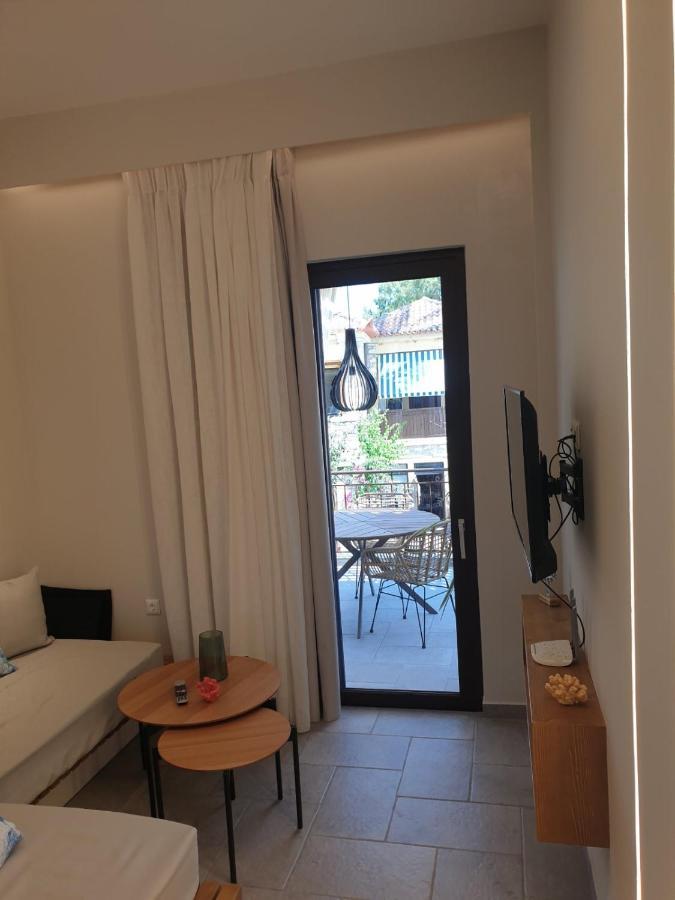 Vista Al Mare Luxury Apartments Gialova Bagian luar foto